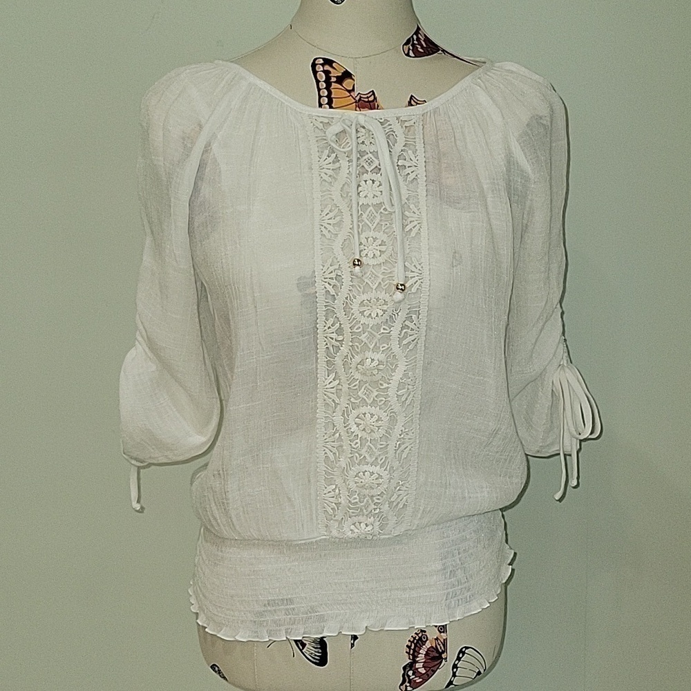 IZ BYER white top with lace front and sinched sleeves. Size is Medium.